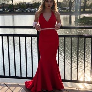 PLEASE BUY IMMEDIATELY! Need someone else to look beautiful in it!